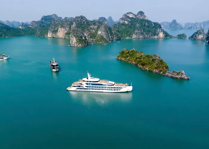 Azura Cruise Botel 5*