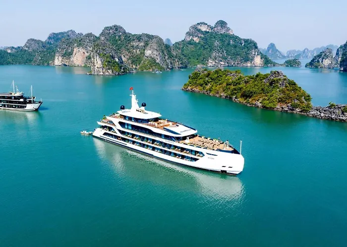 Azura Cruise Botel 5*