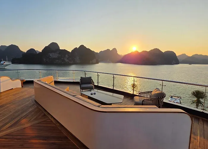 Azura Cruise Botel 5*