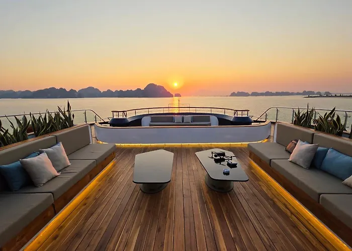 Azura Cruise Botel Ha Long