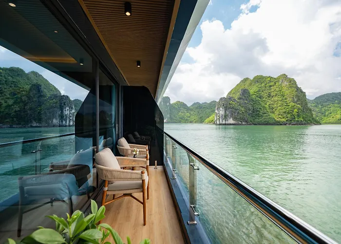 Botel Azura Cruise