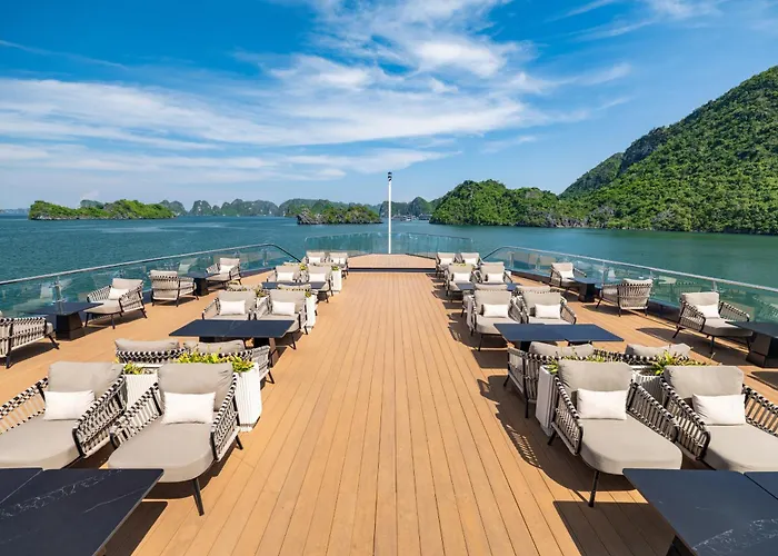 Azura Cruise Botel 5*