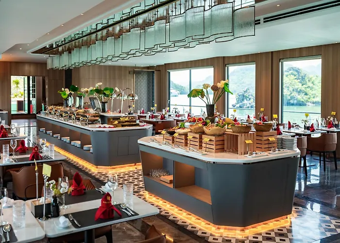Azura Cruise Botel Ha Long