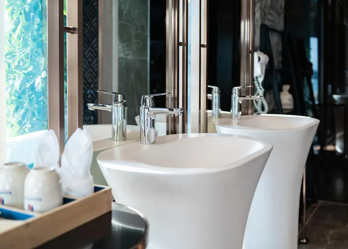 Botel Azura Cruise 5*