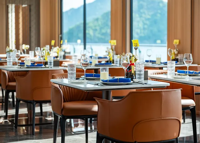 Botel Azura Cruise 5*