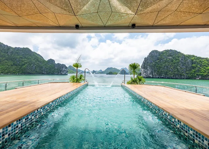 Azura Cruise Botel Ha Long